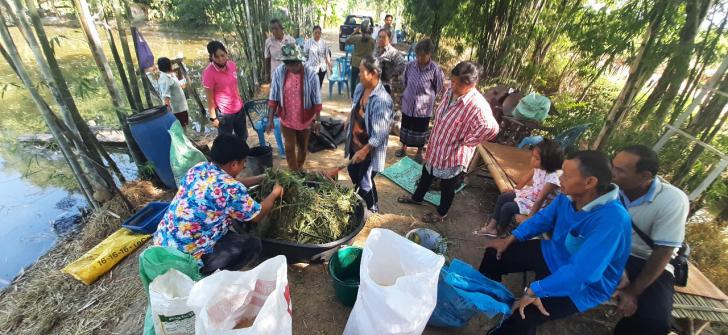 3. อบรมเชิงปฏิบัติการการทำอาหารปลา อาหารไก่ และการคิดต้นทุน วันที่ 29 พฤศจิกายน 2563 ณ หมู่ 8 บ้านใหม่ศรีอุบล ต.นิคมทุ่งโพธิ์ทะเล อ.เมืองกำแพงเพชร จ.กำแพงเพชร